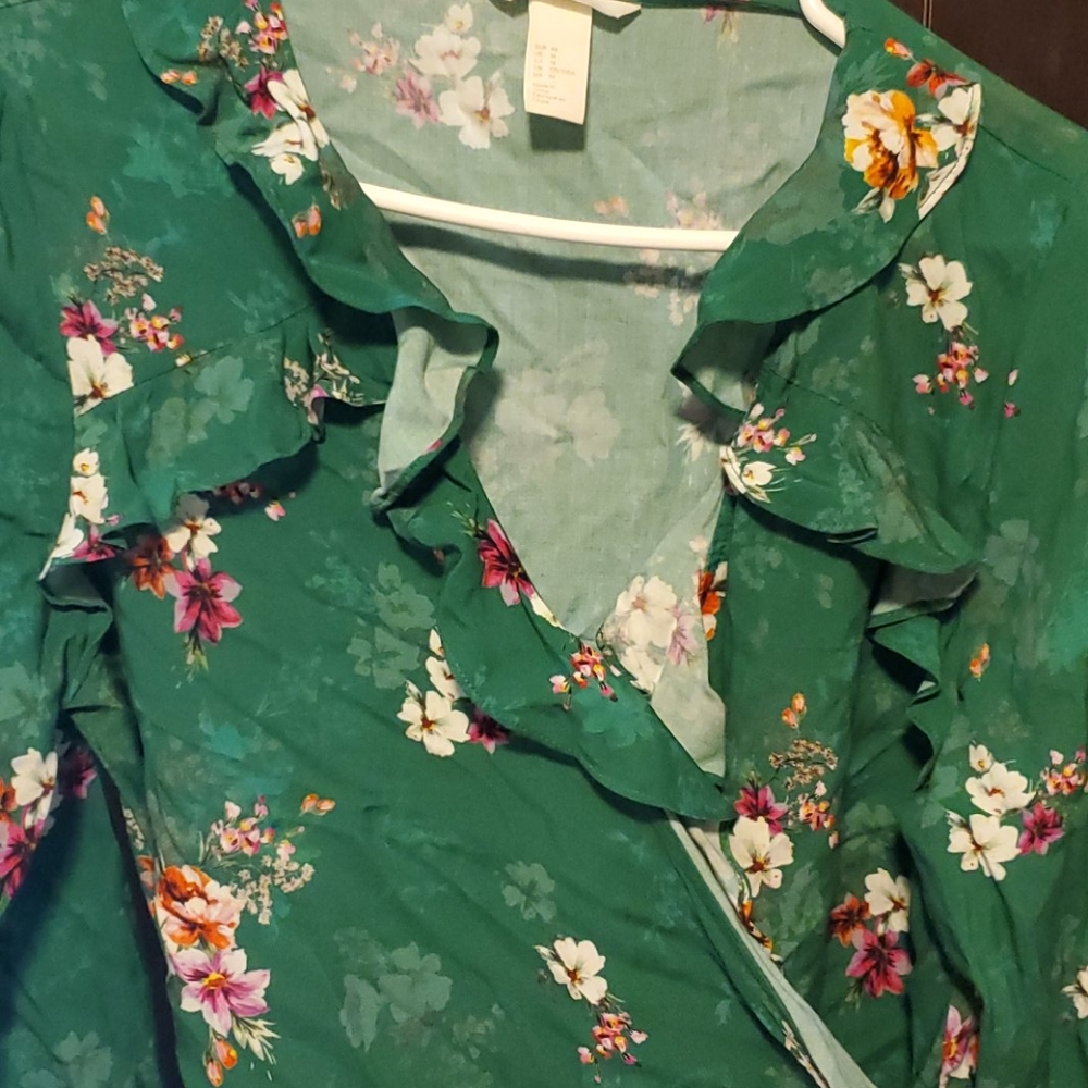 Beautiful wrap blouse - Picture 2 of 5